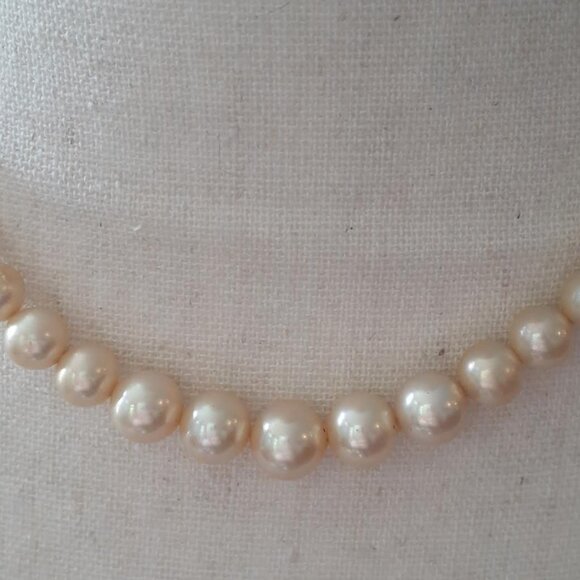 Vintage Graduated Pearl Necklace - marked Rosita 🍂 - Picture 4 of 9